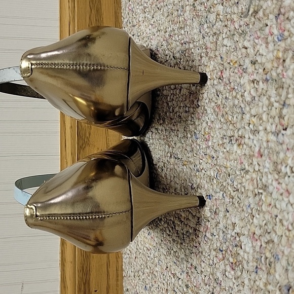 Cole Haan Gold Metallic Grand Os 2.25" Heels Sz 7. NWOT Leather - Picture 3 of 6